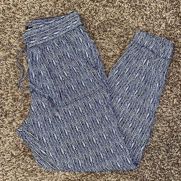 GAP cuffed Capri blue and white lightweight pants in women’s size small - Picture 7 of 8